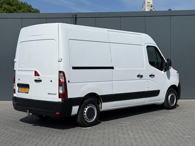 Renault MASTER T35 2.3 dCi 135 PK / L2H2 / 1e EIG. / TREKHAAK / AIRCO / 3-ZITS / NAVI / LED / NETTE BUS