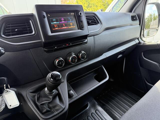Renault MASTER T35 2.3 dCi 135 PK / L2H2 / 1e EIG. / TREKHAAK / AIRCO / 3-ZITS / NAVI / LED / NETTE BUS