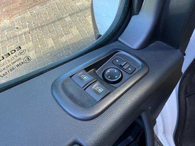 Renault MASTER T35 2.3 dCi 135 L2H2 Work Edition