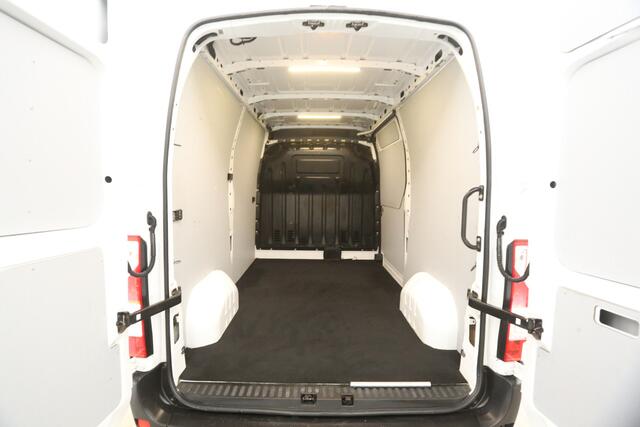 Renault MASTER T33 2.3 dCi L2H2 150PK Airco Camera Cruise 3 Persoons PDC LED Elektrpakket Trekhaak