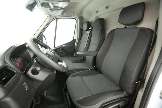 Renault MASTER T33 2.3 dCi L2H2 150PK Airco Camera Cruise 3 Persoons PDC LED Elektrpakket Trekhaak