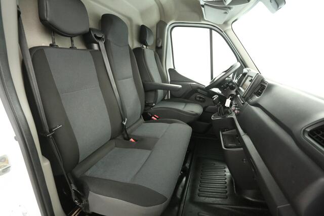 Renault MASTER T33 2.3 dCi L2H2 150PK Airco Camera Cruise 3 Persoons PDC LED Elektrpakket Trekhaak