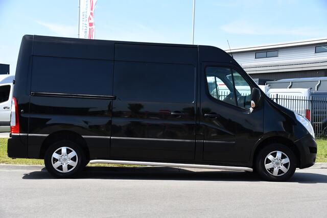 Renault MASTER T35 2.3 dCi L2H2 Black Edition Cruise, NAVI, Sensoren, Multimedia, Clima, Trekhaak, Airco, 145PK, Uniek!