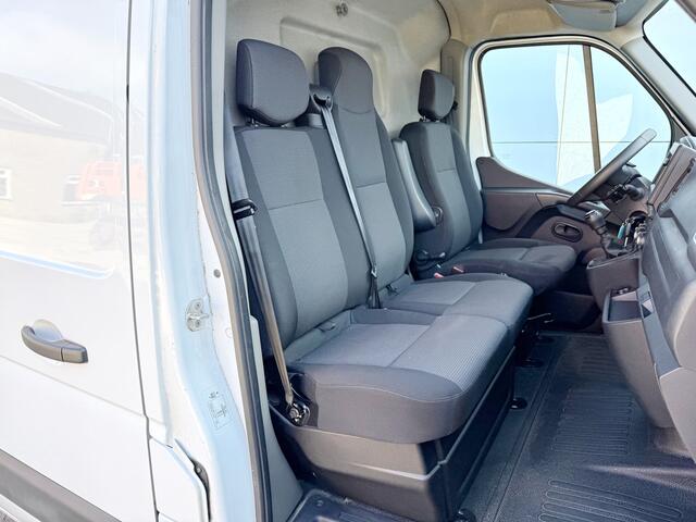 Renault MASTER 135pk L2H2 Airco Cruise Control Parkeersensoren
