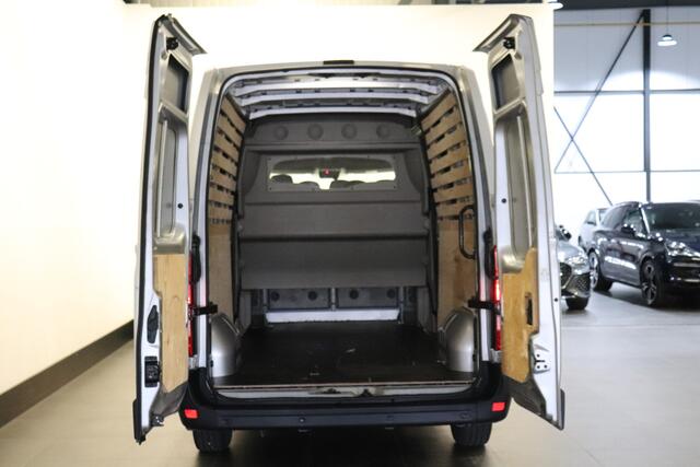 Renault MASTER 2.3 dCi 136PK L3H2 Dubbele Cabine - EURO 6 - Airco - Navi - Cruise - PDC - ¤ 24.950,- Excl.