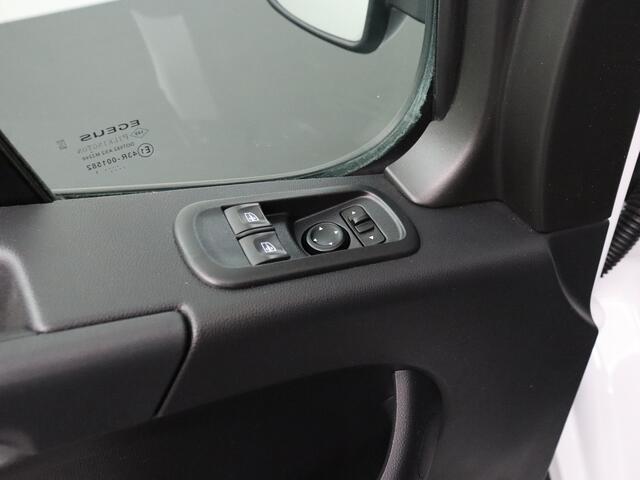 Renault MASTER 2.3DCi 135PK L2H2 Work Edition | 2xSchuifdeur | Navigatie | Camera | 3-Persoons | Betimmering | Trekhaak