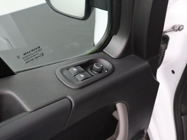 Renault MASTER 2.3DCI 130PK L1H2 | Navigatie | Camera | 3-Persoons | Trekhaak