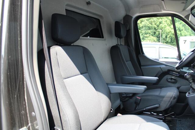 Renault MASTER T35 2.3 dCi 150pk L2H2 - Navigatie - Camera - Blind Spot - 105l tank - Imprial - Zonneklep - Rijklaar