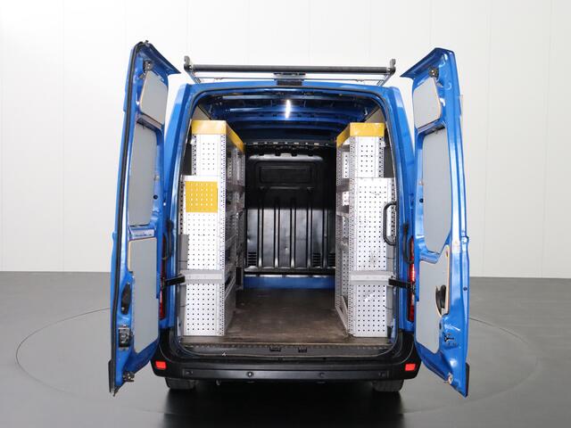 Renault MASTER 2.3DCI 136PK L2H2 | Kastinrichting | Imperiaal | Navigatie | Camera | 3-Persoons | Airco | Cruise