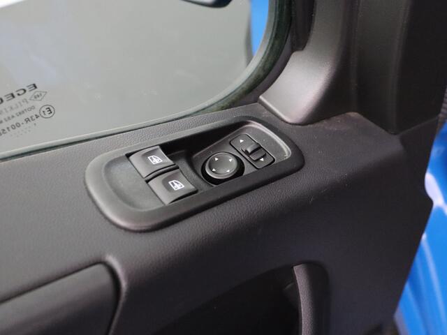 Renault MASTER 2.3DCI 136PK L2H2 | Kastinrichting | Imperiaal | Navigatie | Camera | 3-Persoons | Airco | Cruise