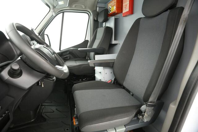 Renault MASTER T35 2.3 dCi 135 L2H2 Airco Cruise LED Trekhaak PDC Elektrpakket