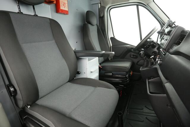 Renault MASTER T35 2.3 dCi 135 L2H2 Airco Cruise LED Trekhaak PDC Elektrpakket