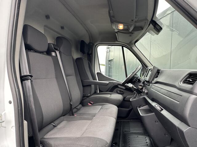 Renault MASTER 2.3 DCI 136 PK / L3H2 / CAMERA / TREKHAAK / IMPERIAAL / NAVI / AIRCO / CRUISE