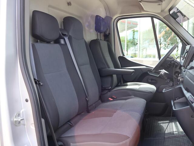 Renault MASTER 2.3 DCI 135 PK L2H2 + NAVIGATIE | CAMERA | CARPLAY | TREKHAAK | SIDEBARS