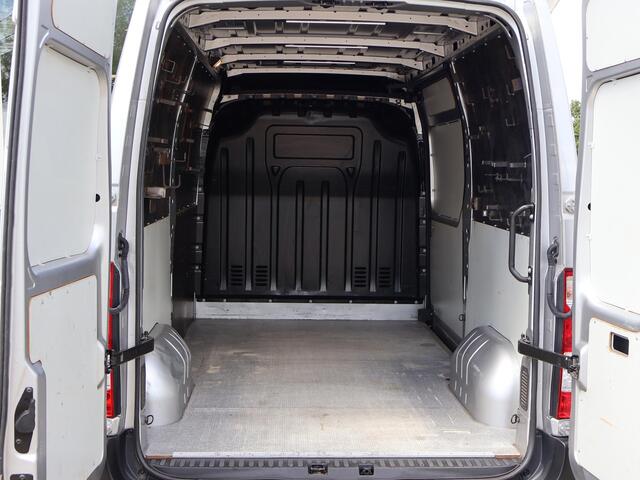 Renault MASTER 2.3 DCI 135 PK L2H2 + NAVIGATIE | CAMERA | CARPLAY | TREKHAAK | SIDEBARS