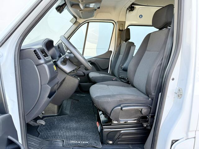 Renault MASTER T35 2.3 dCi 180PK **Fabrieksgrantie tot 04-2026** L2H2 Dubbele Cabine Airco Cruise Control Trekhaak Camera APK to 4-2027