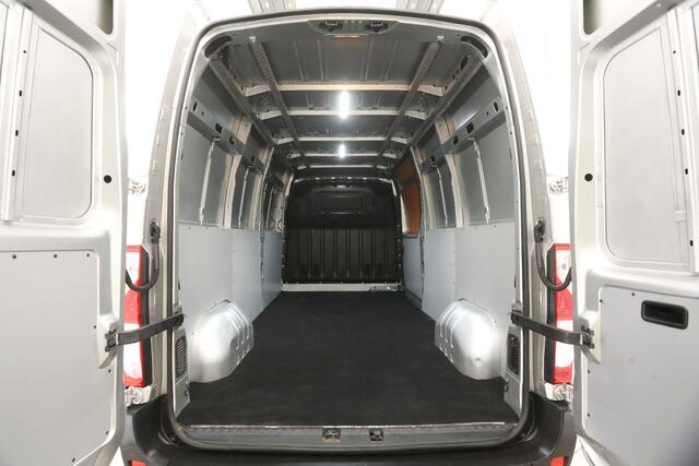 Renault MASTER T35 2.3 dCi L3H2 146PK Airco Cruise Navigatie PDC 3 Persoons Imperiaal Trekhaak