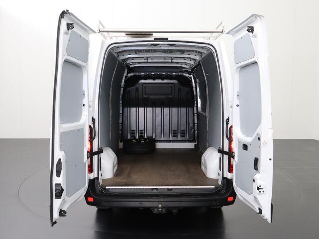 Renault MASTER 2.3DCi 145PK L2H2 Imperiaal | Trekhaak | Navigatie | Camera | Airco | Cruise