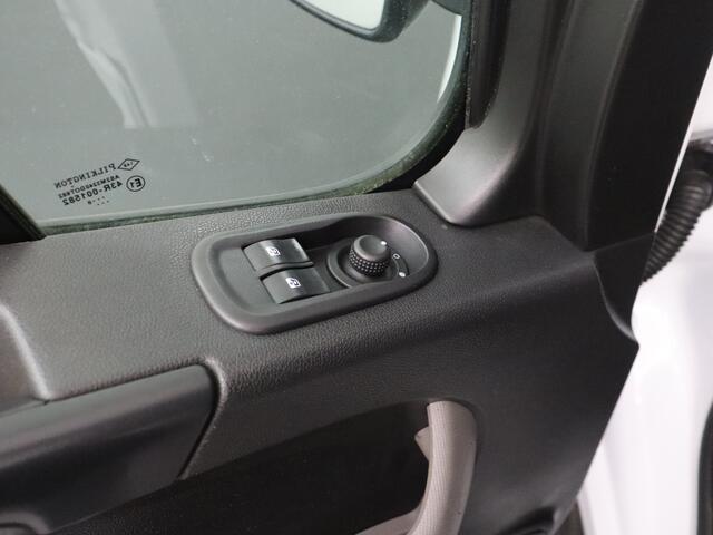 Renault MASTER 2.3DCi 145PK L2H2 Imperiaal | Trekhaak | Navigatie | Camera | Airco | Cruise