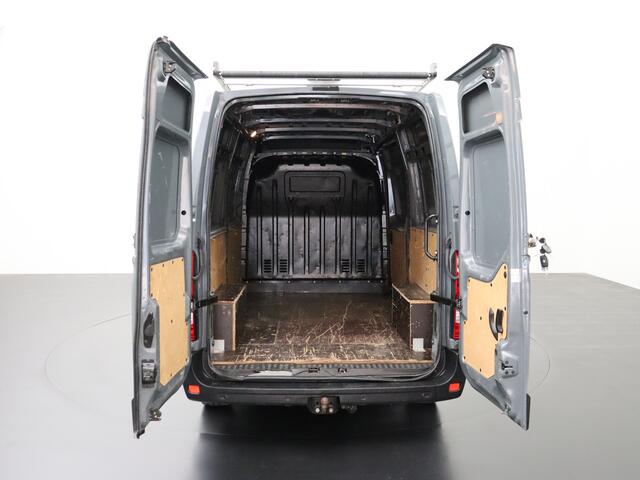 Renault MASTER 2.3DCI 136PK L2H2 | Imperiaal | Trekhaak | Navigatie | Camera | GateLocks | 3-Persoons