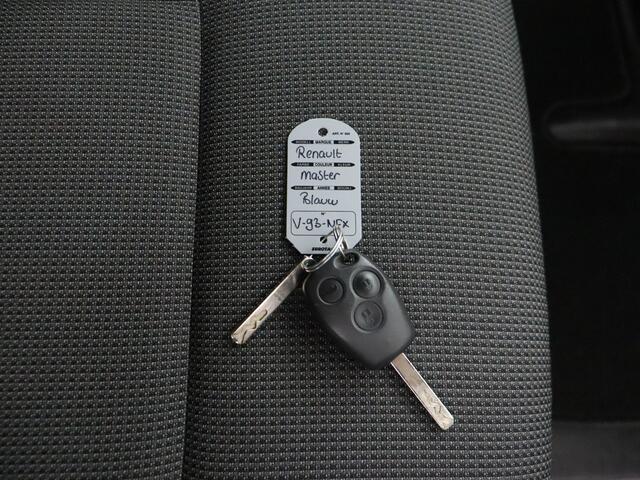 Renault MASTER 2.3DCI 135PK L3H2 | Maxi | Kastinrichting | Imperiaal | Navigatie | Camera | 3-Persoons | Cruise | Airco