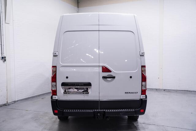 Renault MASTER 2.3 dCi 135 pk L2H2 Airco, Trekhaak Cruise Control, Laadruimte Pakket, PDC achter, 3-Zits