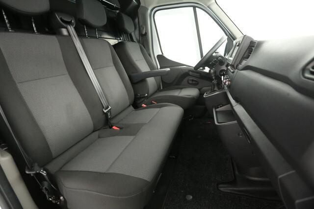 Renault MASTER T35 2.3 dCi L2H2 | MARGE | Airco | Camera | Cruise | 3-Zits | Trekh. | Carplay | Navi