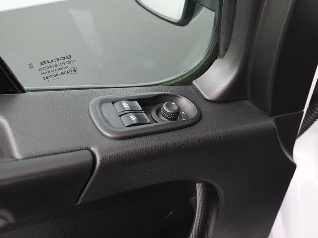 Renault MASTER 2.3DCi 130PK L2H2 | Navigatie | Camera | 3-Persoons | Airco | Trekhaak