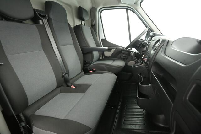 Renault MASTER T33 2.3 dCi 146PK L2H2 | Airco | Camera | Cruise | 3-Zits | Trekh. | Navi | Stoelverw.