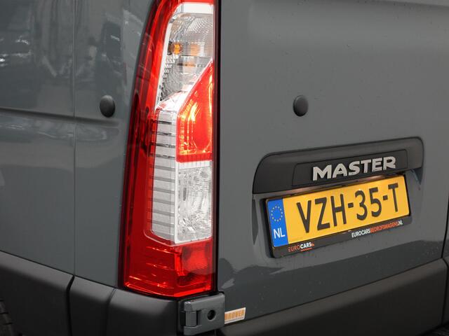Renault MASTER T33 2.3 dCi 135PK L2H2 Work Edition Airco Cruise Control Camera Navi Parkeersensoren Trekhaak