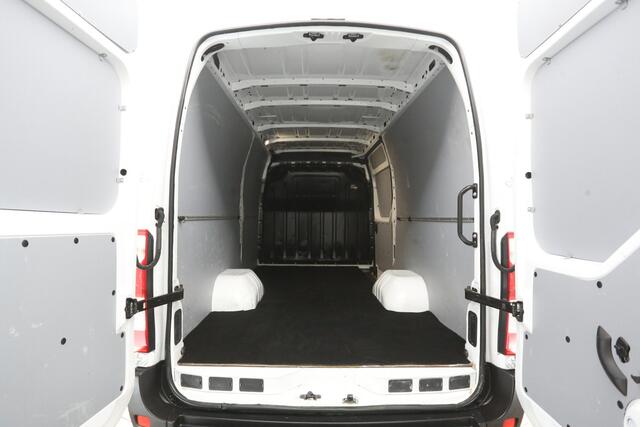 Renault MASTER T35 2.3 dCi L3H2 | 3500kg Trekgew. | Trekh. | Dubbellucht | Airco | Cruise | 3-Zits | Navi