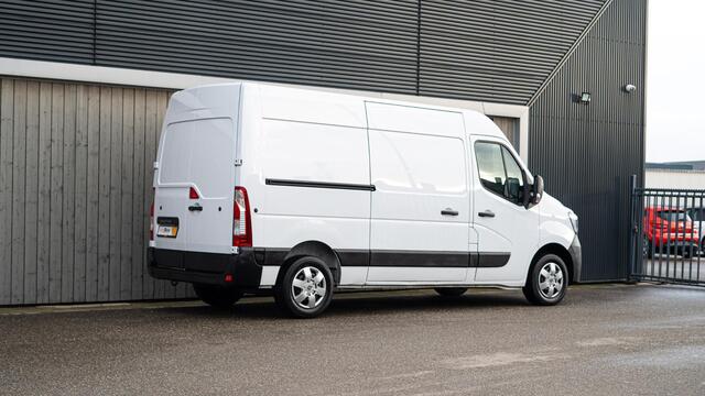 Renault MASTER T35 2.3 dCi 135 L2H2 Comfort | Camera | Vloerplaat | Navigatie | Parkeersensoren