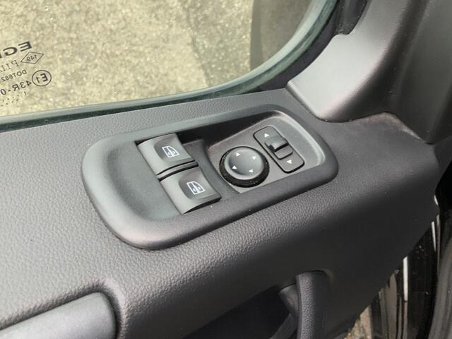 Renault MASTER T35 2.3 dCi 150 L2H2 Airco Cruise Camera 3 Zits Navi Trekhaak 2500 kg Euro 6