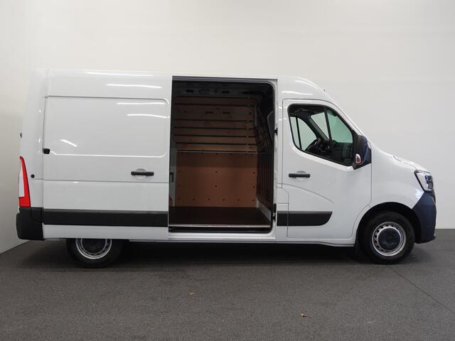 Renault MASTER T33 2.3 dCi 135PK L2H2 BPM VRIJ! Airco Cruise control Parkeersensoren Navigatie Trekhaak