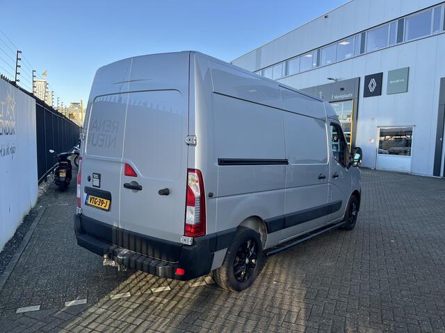 Renault MASTER T35 2.3 dCi 150 L2H2 Energy Work Edition / AIRCO / SIDEBARS / PARKEERSESNOREN / NAVIGATIE / TREKHAAK / BETIMMERING