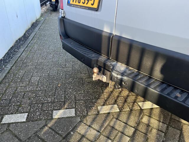 Renault MASTER T35 2.3 dCi 150 L2H2 Energy Work Edition / AIRCO / SIDEBARS / PARKEERSESNOREN / NAVIGATIE / TREKHAAK / BETIMMERING