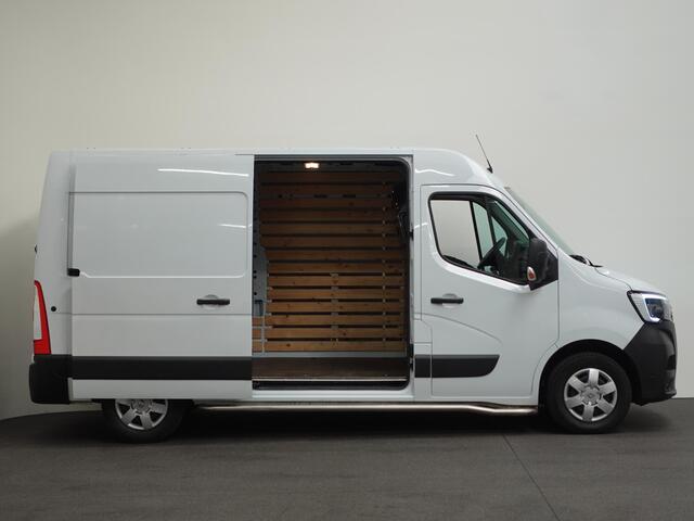 Renault MASTER T33 2.3 dCi 135PK L2H2 Work Edition Airco Cruise Camera Navi Parkeersensoren Trekhaak