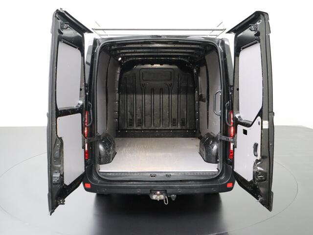 Renault MASTER 2.3DCi 135PK | Imperiaal | Trekhaak | Navigatie | Camera | 3-Zits | Airco | Cruise