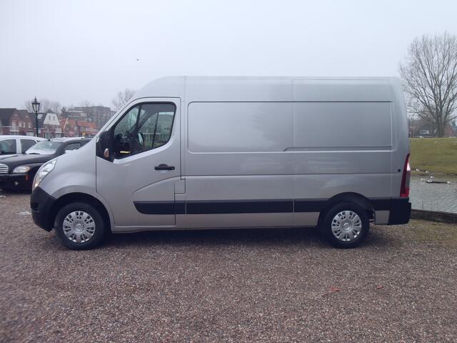 Renault MASTER T35 2.3 dCi L2H2 - Airco - Navigatie - 6 Bak - 3 Zits