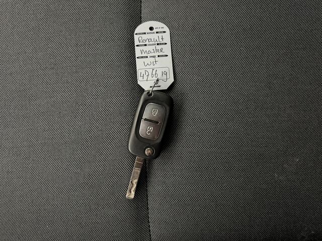 Renault MASTER 2.3DCi 135PK L3H2 | Euro 6 | Airco | Cruise | 3-Persoons | Betimmering