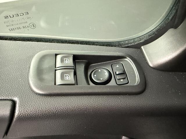 Renault MASTER 2.3DCi 135PK L3H2 | Euro 6 | Airco | Cruise | 3-Persoons | Betimmering