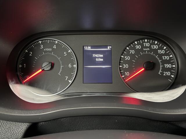 Renault MASTER 2.3DCi 135PK L3H2 | Euro 6 | Airco | Cruise | 3-Persoons | Betimmering