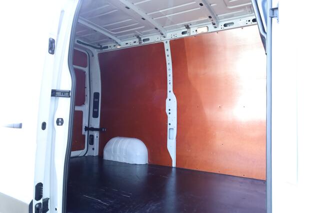 Renault MASTER T35 2.3 dCi 135 L2H2 Comfort | Airco | Cruise | Imperiaal | Trekhaak