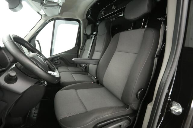 Renault MASTER 2.3 dCi L2H2 Black Edition | Airco | Cruise | Camera | Carplay | 3 Zits | Trekhaak | Imperiaal