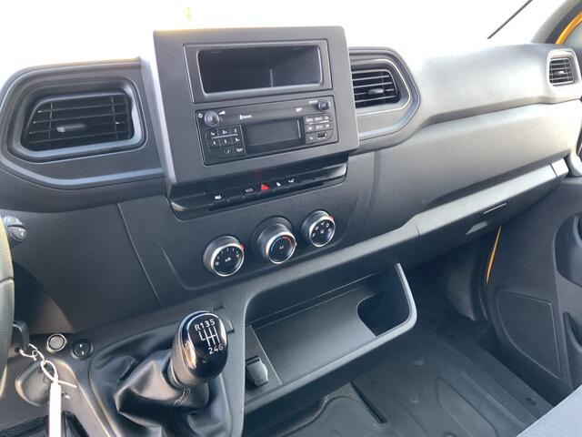 Renault MASTER T35 2.3 dCi 135 L2H2 Airco 3 Zits Trekhaak 2500 kg & Opstap Euro 6