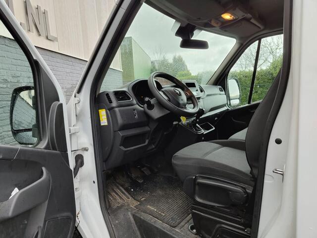 Renault MASTER T35 2.3DCi 150PK L3H2 3-Persoons Euro 6 Camera Airco Cruise Control Dodehoek Assist Pdc Bluetooth Energy Comfort Schuifdeur Achterdeuren Lat om Lat Betimmering 1e Eigenaar Origineel Nederlandse Auto