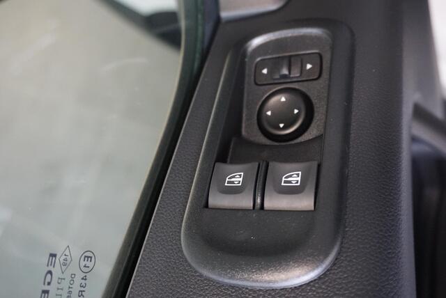 Renault MASTER T33 2.3 dCi 135PK L2H2 Work Edition Airco Cruise Control Camera Navi PDCA Trekhaak