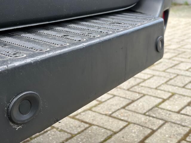 Renault MASTER Red 2.3 dCi 150PK L2H2 35T / Cruise / LED / Camera / Trekhaak / Airco / PDC / Navi / Bluetooth / Draadloze telefoonlader