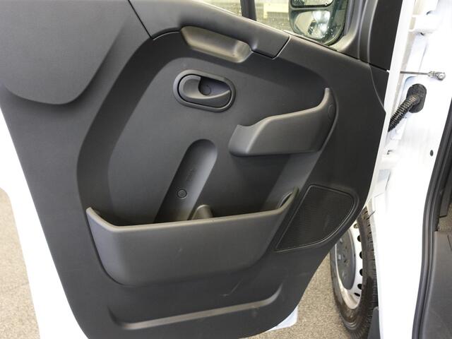 Renault MASTER T33 2.3 dCi 135PK L2H2 BPM VRIJ! Airco Cruise control Parkeersensoren Navigatie Trekhaak Prijs