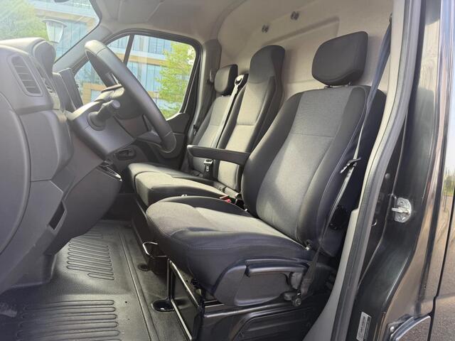 Renault MASTER 2.3DCI T35 L2H2 180PK Dubbelenschuifdeur Airco Navi Cruisecontrol Trekhaak